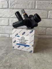 Корпус термостата Transit 2.2TD FWD (с датчиком) (FOMOCO BK2Q-8A586-AB)