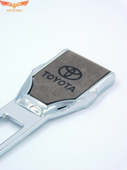 Заглушка ремня безопасности кожаная тёмно-коричневая Toyota