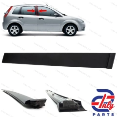 Наружный правый молдинг передней двери FORD Fiesta 2001-2008
