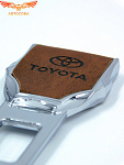 Заглушка ремня безопасности кожаная коричневая Toyota