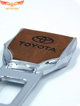 Заглушка ремня безопасности кожаная коричневая Toyota