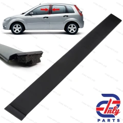 Наружный левый молдинг передней двери  FORD Fiesta 2001-2008